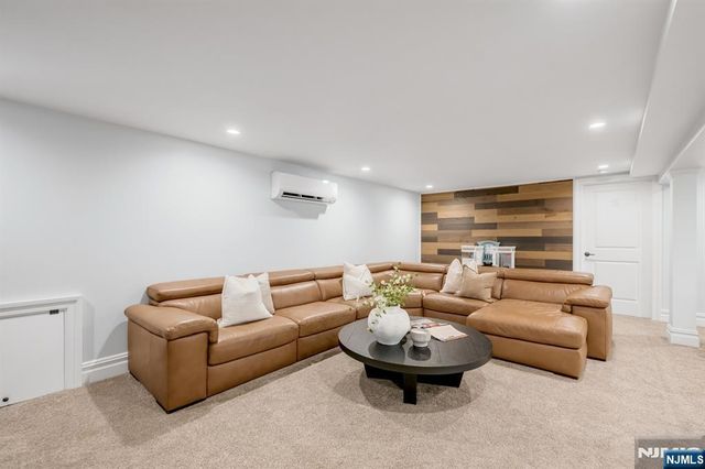 425 Clinton Avenue, Wyckoff, NJ 07481