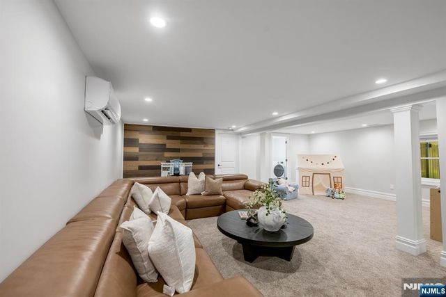 425 Clinton Avenue, Wyckoff, NJ 07481