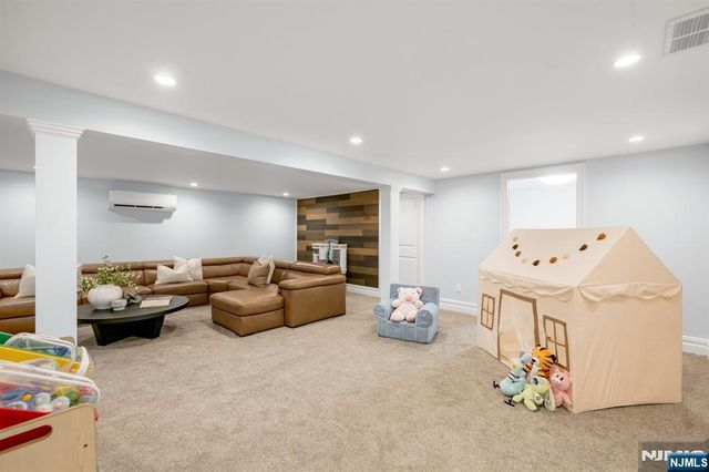 425 Clinton Avenue, Wyckoff, NJ 07481