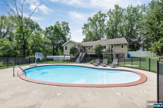 425 Clinton Avenue, Wyckoff, NJ 07481