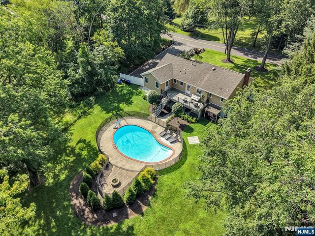 425 Clinton Avenue, Wyckoff, NJ 07481
