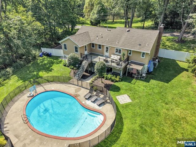 425 Clinton Avenue, Wyckoff, NJ 07481