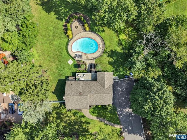 425 Clinton Avenue, Wyckoff, NJ 07481