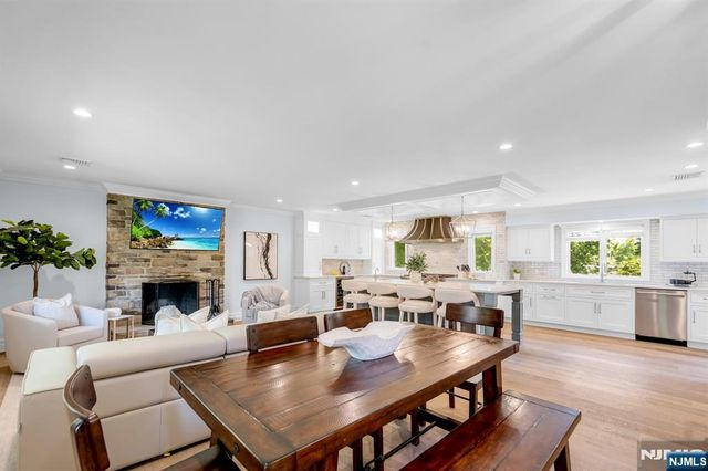 425 Clinton Avenue, Wyckoff, NJ 07481