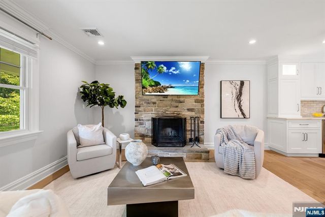 425 Clinton Avenue, Wyckoff, NJ 07481