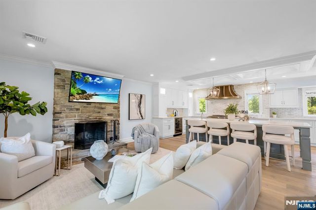 425 Clinton Avenue, Wyckoff, NJ 07481