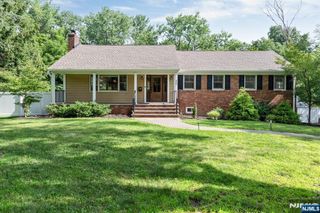 425 Clinton Avenue, Wyckoff, NJ 07481