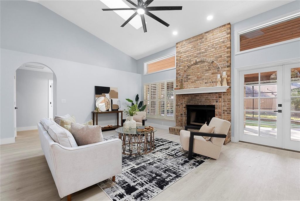 Image 12 of property listing at 240 SHADY OAKS CIRCLE, Lake Mary, FL 32746