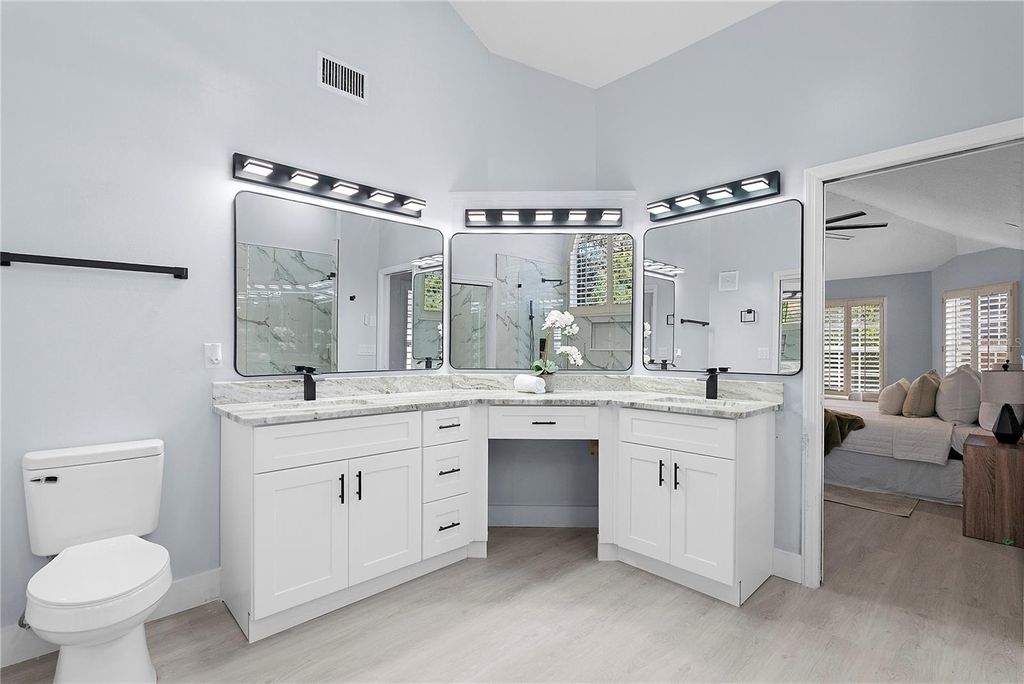 Image 18 of property listing at 240 SHADY OAKS CIRCLE, Lake Mary, FL 32746