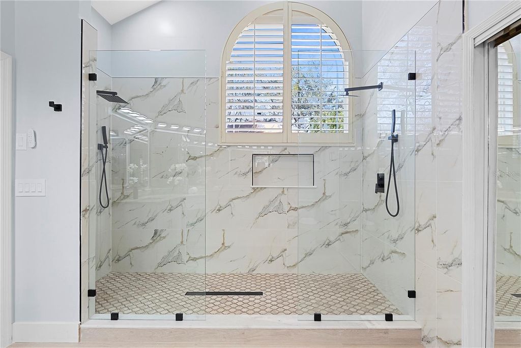 Image 19 of property listing at 240 SHADY OAKS CIRCLE, Lake Mary, FL 32746