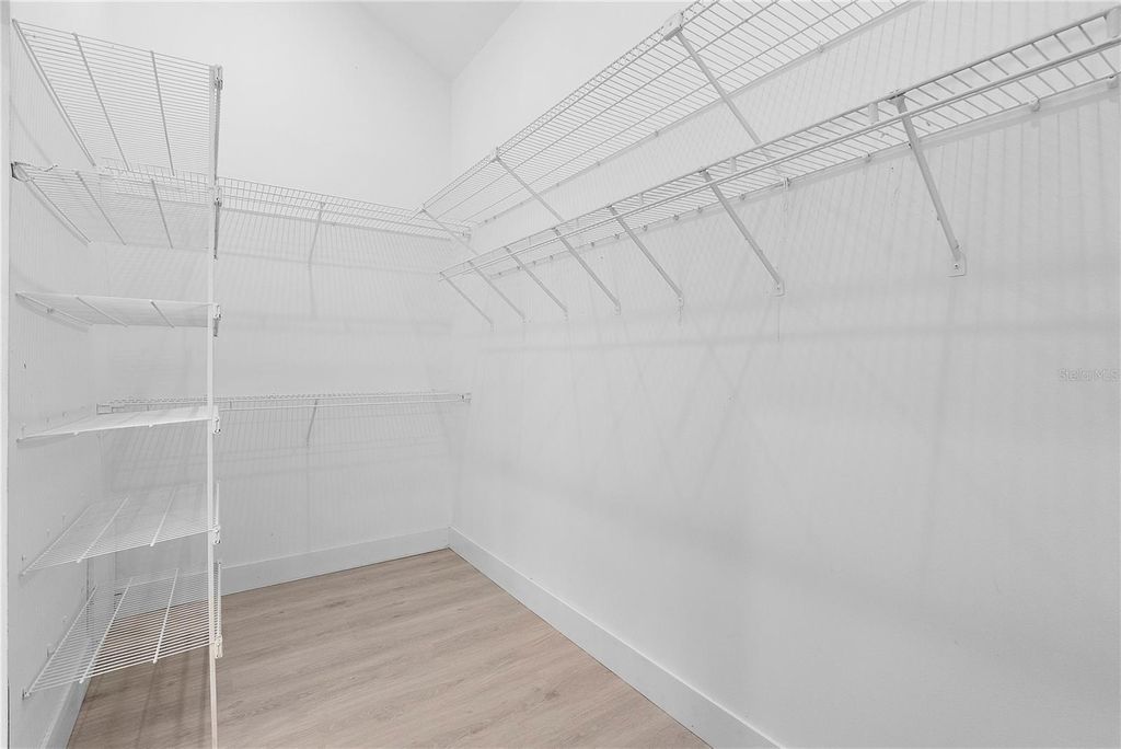 Image 20 of property listing at 240 SHADY OAKS CIRCLE, Lake Mary, FL 32746