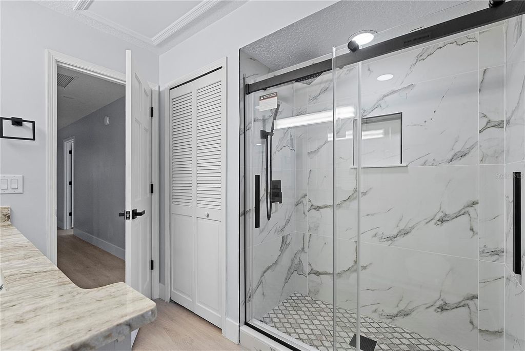 Image 24 of property listing at 240 SHADY OAKS CIRCLE, Lake Mary, FL 32746