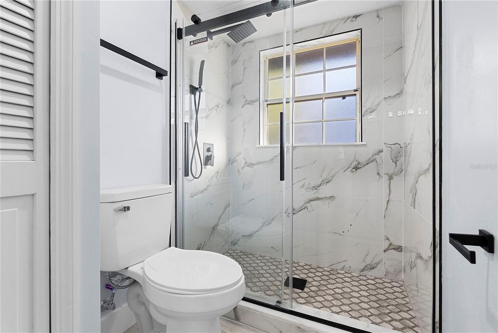 Image 28 of property listing at 240 SHADY OAKS CIRCLE, Lake Mary, FL 32746