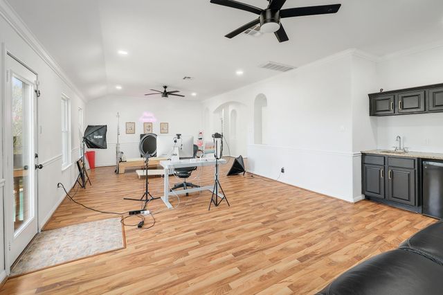 2304 Brittway LN, Cedar Park, TX 78613