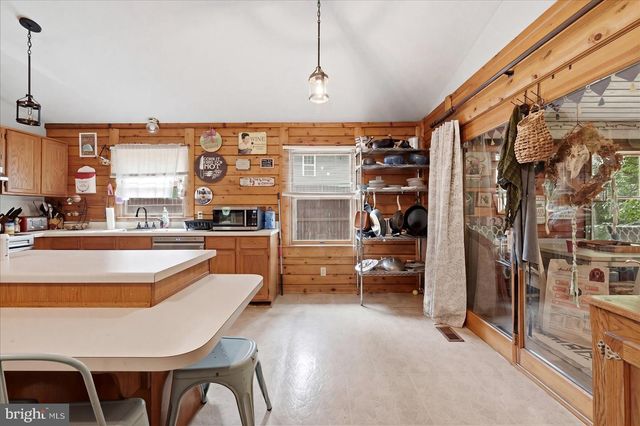 417 IRONWOOD RD, Mount Jackson, VA 22842