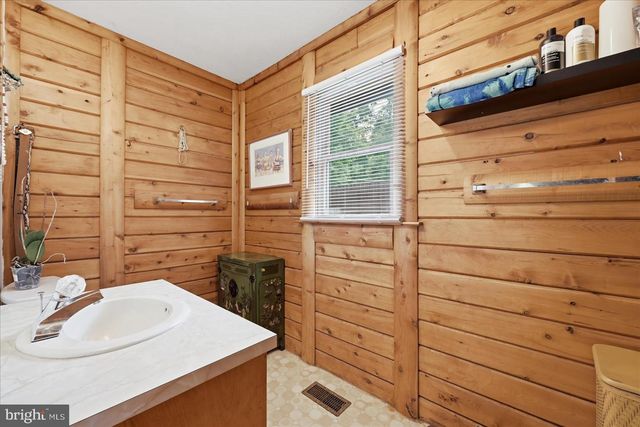 417 IRONWOOD RD, Mount Jackson, VA 22842