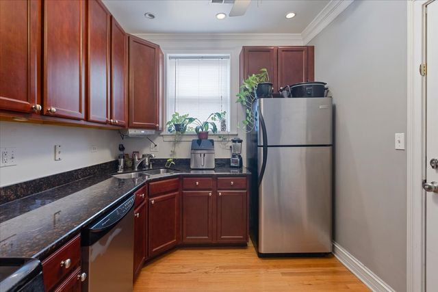 7050 N Damen Avenue 3S, Chicago, IL 60645
