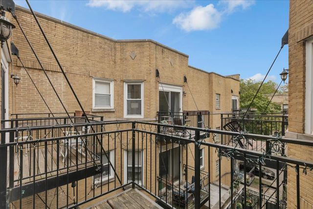 7050 N Damen Avenue 3S, Chicago, IL 60645