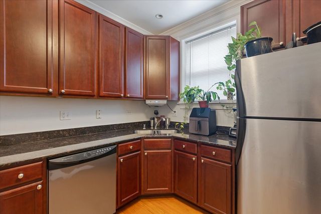 7050 N Damen Avenue 3S, Chicago, IL 60645