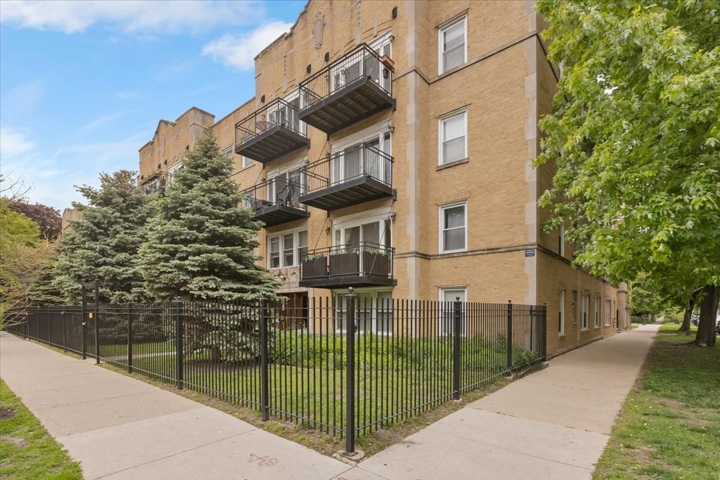 7050 N Damen Avenue 3S, Chicago, IL 60645