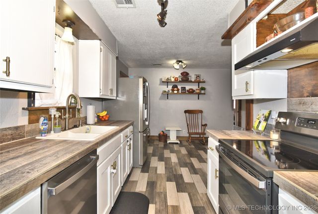 300 N Wildhorse Street, Skiatook, OK 74070