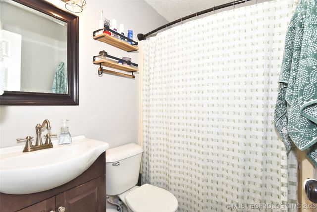 300 N Wildhorse Street, Skiatook, OK 74070