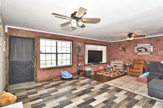 300 N Wildhorse Street, Skiatook, OK 74070