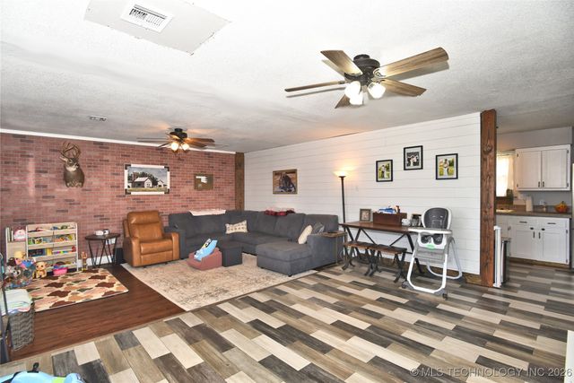 300 N Wildhorse Street, Skiatook, OK 74070