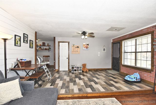 300 N Wildhorse Street, Skiatook, OK 74070