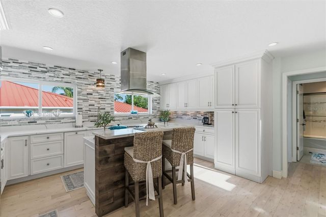 1725 BAYWOOD DRIVE, Sarasota, FL 34231