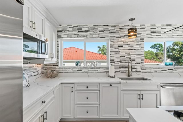 1725 BAYWOOD DRIVE, Sarasota, FL 34231