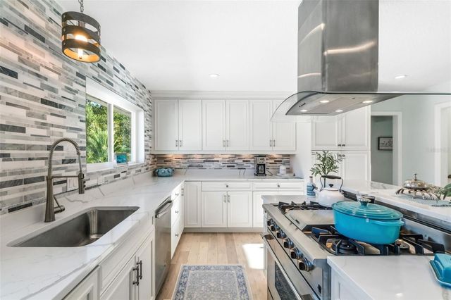 1725 BAYWOOD DRIVE, Sarasota, FL 34231