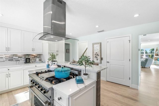 1725 BAYWOOD DRIVE, Sarasota, FL 34231