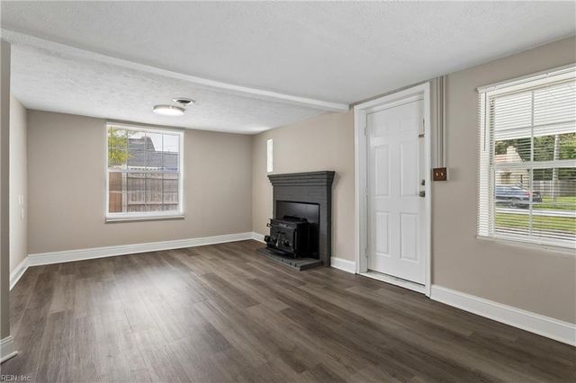 5909 Old AVE, Newport News, VA 23605