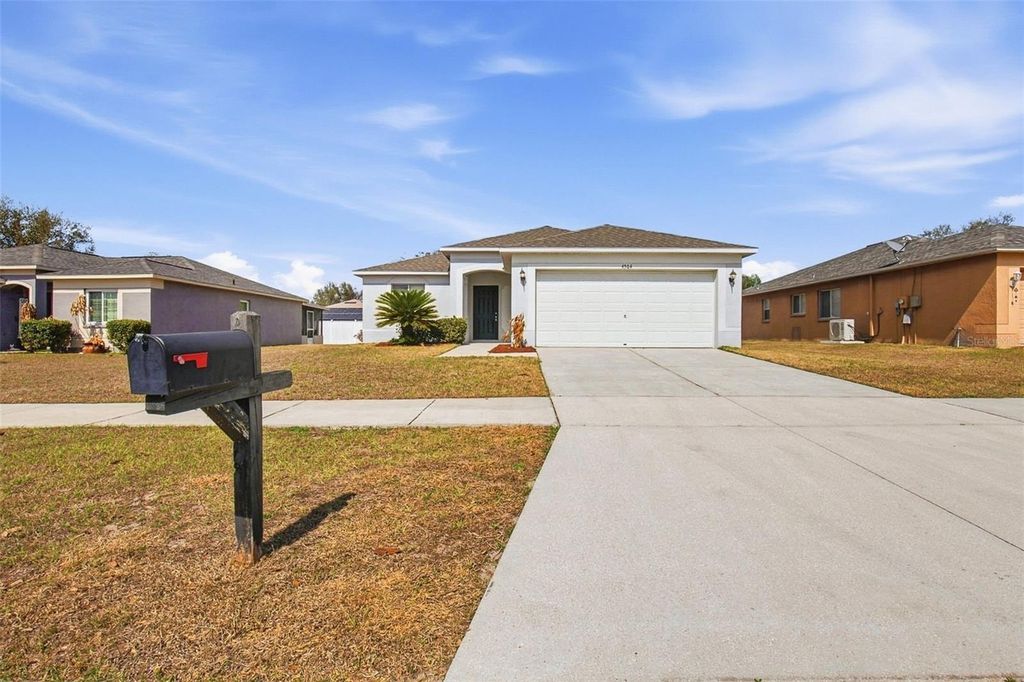 Image 1 of property listing at 4504 REYNOLDS CREEK AVENUE, Plant City, FL 33563