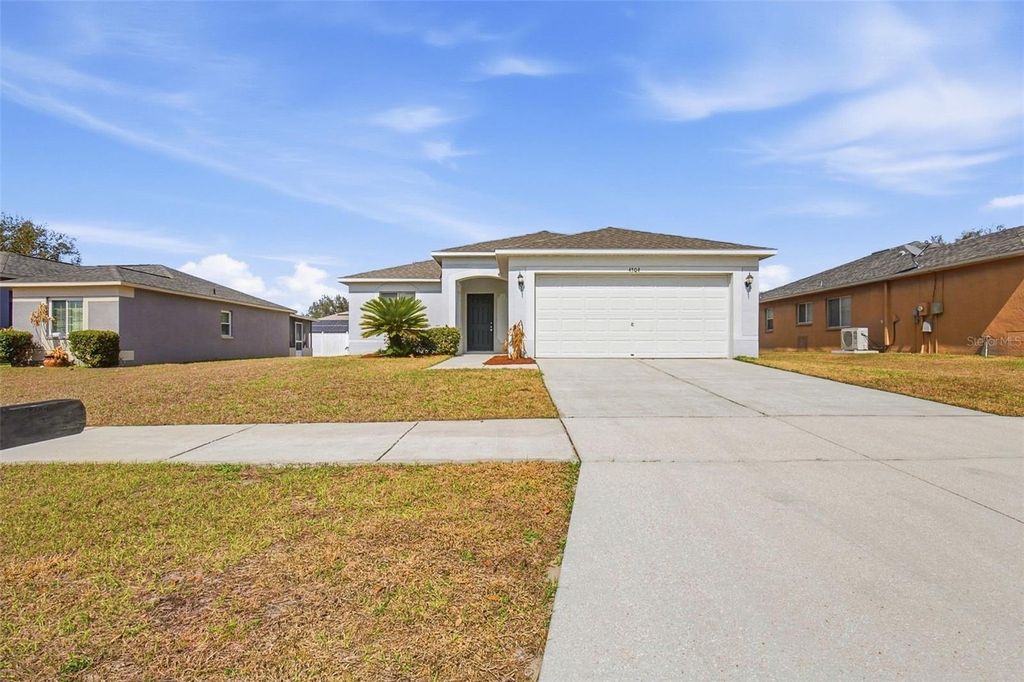 Image 2 of property listing at 4504 REYNOLDS CREEK AVENUE, Plant City, FL 33563
