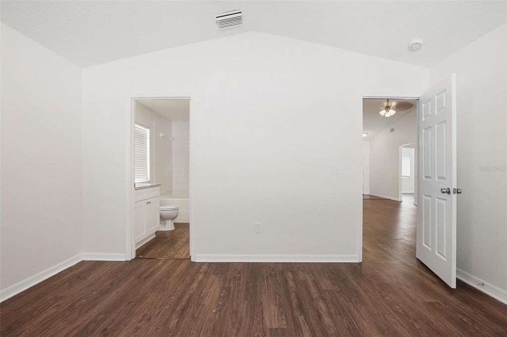 Image 16 of property listing at 4504 REYNOLDS CREEK AVENUE, Plant City, FL 33563