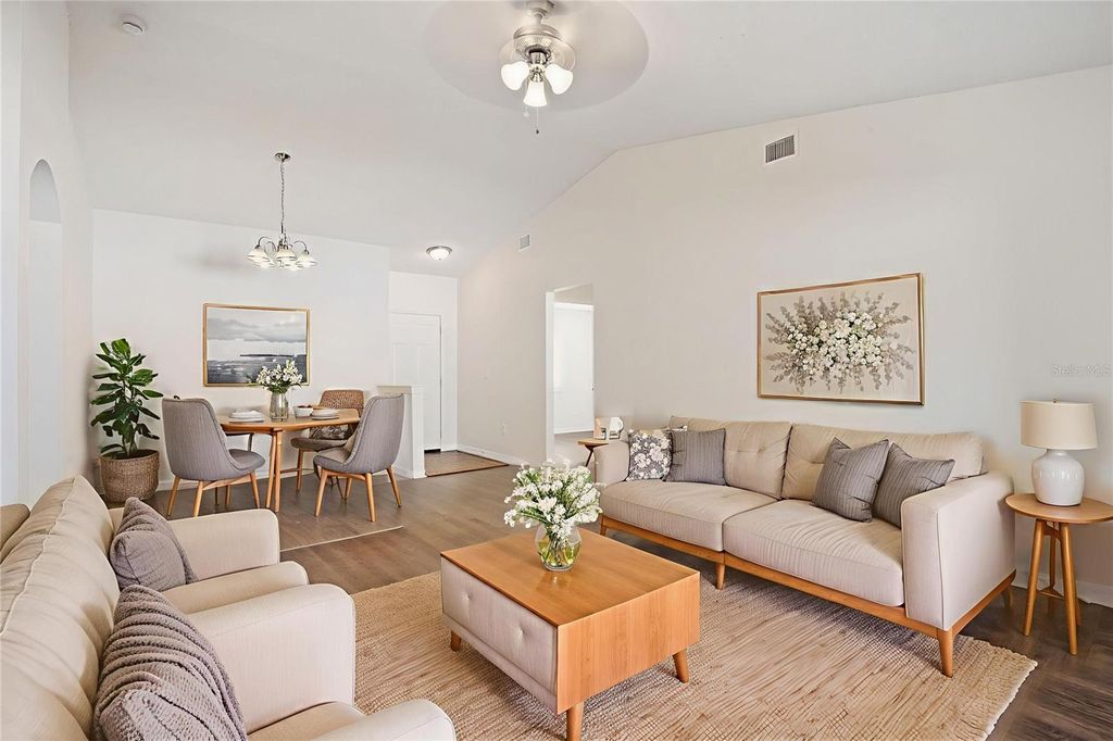 Image 3 of property listing at 4504 REYNOLDS CREEK AVENUE, Plant City, FL 33563