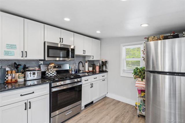 11 Park Avenue 2A, Babylon, NY 11702