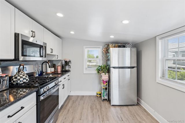 11 Park Avenue 2A, Babylon, NY 11702
