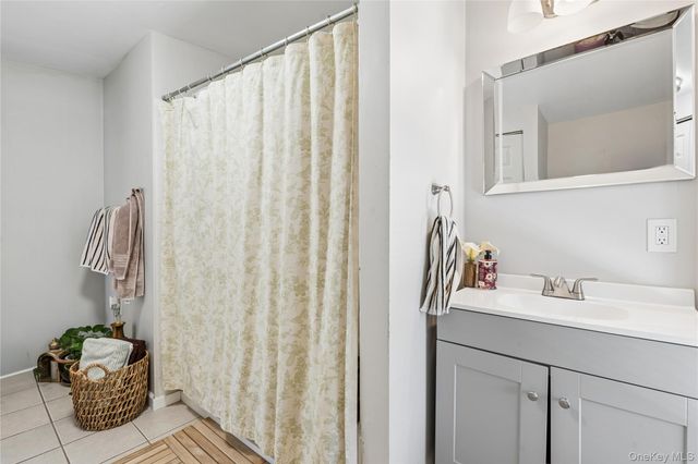 11 Park Avenue 2A, Babylon, NY 11702