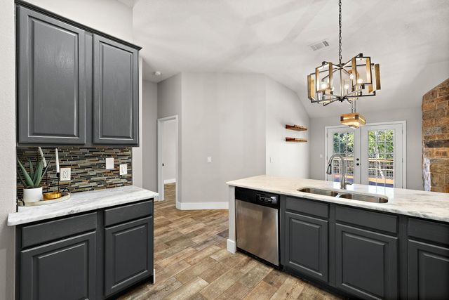 8110 Nairn DR, Austin, TX 78749