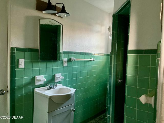 711 S Palmetto Avenue, Daytona Beach, FL 32114