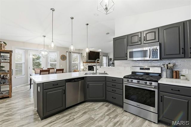 1916 Providence Estate Drive, Wentzville, MO 63385