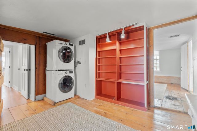 1 Ferry Road, Chester, CT 06412