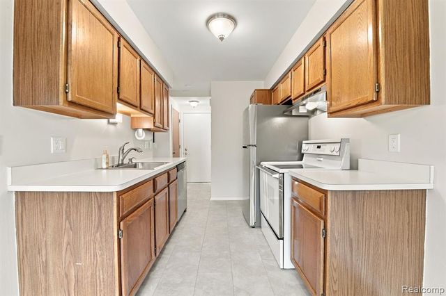 3114 Hidden Trail, Waterford, MI 48328