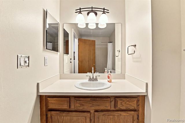 3114 Hidden Trail, Waterford, MI 48328
