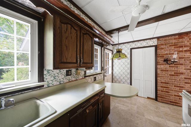 315 W STONEGATE Road, Peoria, IL 61614