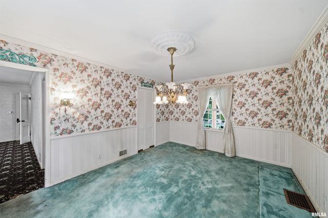315 W STONEGATE Road, Peoria, IL 61614