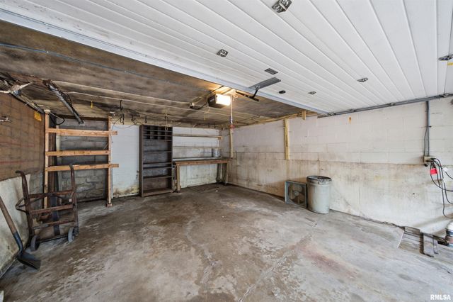 315 W STONEGATE Road, Peoria, IL 61614
